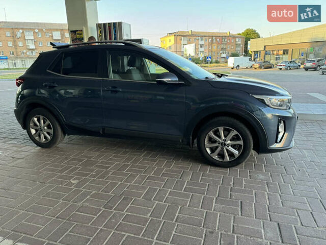 Синий Киа Stonic, объемом двигателя 1.4 л и пробегом 47 тыс. км за 18500 $, фото 1 на Automoto.ua