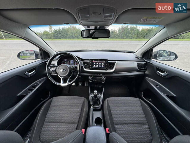 Зеленый Киа Stonic, объемом двигателя 1.37 л и пробегом 117 тыс. км за 12750 $, фото 51 на Automoto.ua