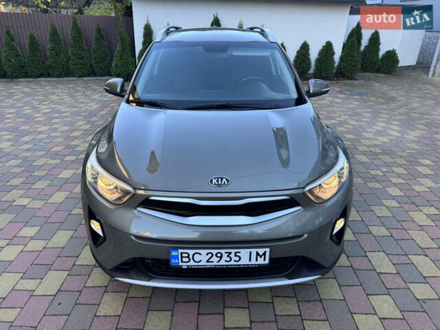 Зеленый Киа Stonic, объемом двигателя 1.37 л и пробегом 117 тыс. км за 11950 $, фото 14 на Automoto.ua