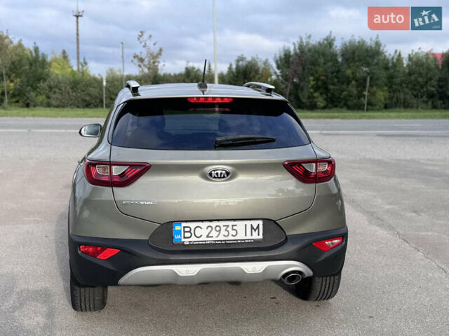 Зеленый Киа Stonic, объемом двигателя 1.37 л и пробегом 117 тыс. км за 12750 $, фото 7 на Automoto.ua