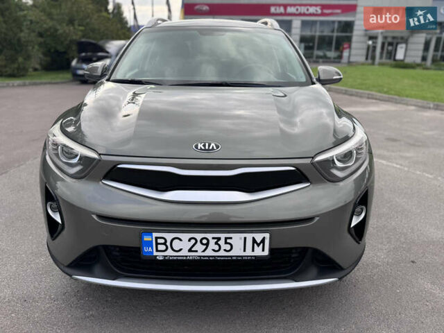 Зеленый Киа Stonic, объемом двигателя 1.37 л и пробегом 117 тыс. км за 12750 $, фото 24 на Automoto.ua