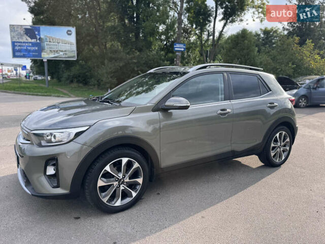 Зеленый Киа Stonic, объемом двигателя 1.37 л и пробегом 117 тыс. км за 12750 $, фото 4 на Automoto.ua