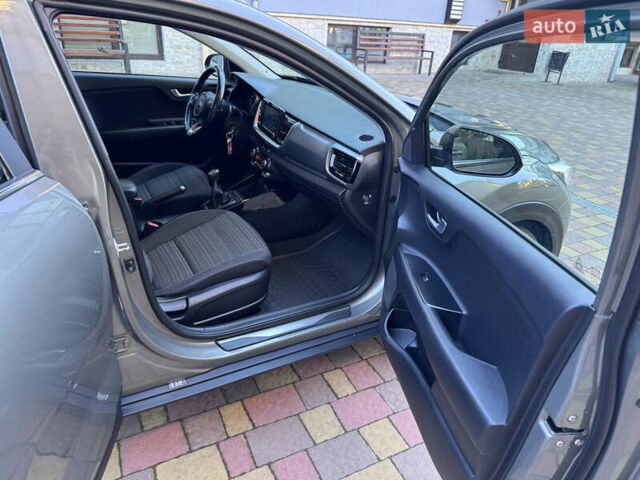 Зеленый Киа Stonic, объемом двигателя 1.37 л и пробегом 117 тыс. км за 11950 $, фото 26 на Automoto.ua