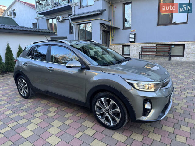 Зеленый Киа Stonic, объемом двигателя 1.37 л и пробегом 117 тыс. км за 11950 $, фото 11 на Automoto.ua