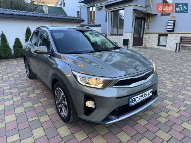 Зеленый Киа Stonic, объемом двигателя 1.37 л и пробегом 117 тыс. км за 11950 $, фото 12 на Automoto.ua