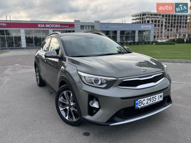 Зеленый Киа Stonic, объемом двигателя 1.37 л и пробегом 117 тыс. км за 12750 $, фото 15 на Automoto.ua