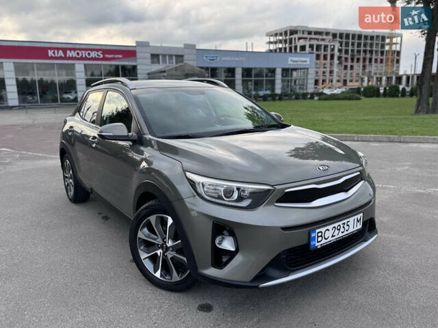 Зеленый Киа Stonic, объемом двигателя 1.37 л и пробегом 117 тыс. км за 12750 $, фото 21 на Automoto.ua
