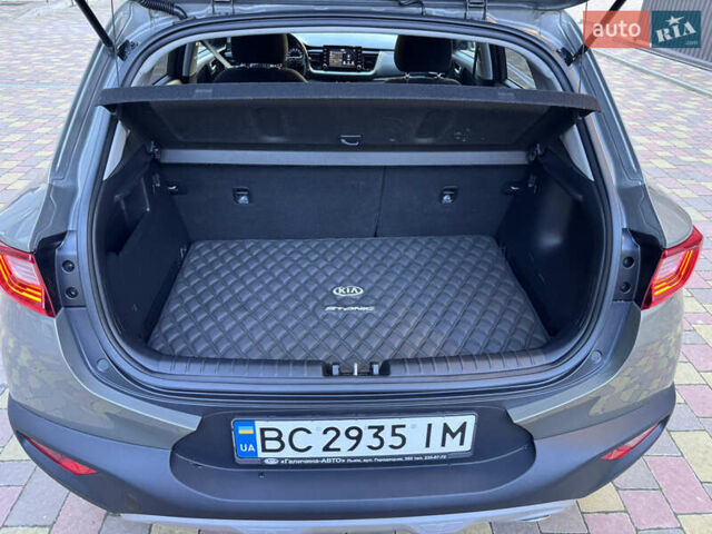 Зеленый Киа Stonic, объемом двигателя 1.37 л и пробегом 117 тыс. км за 11950 $, фото 23 на Automoto.ua