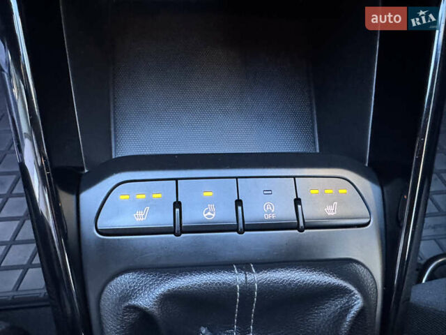 Зеленый Киа Stonic, объемом двигателя 1.37 л и пробегом 117 тыс. км за 11950 $, фото 37 на Automoto.ua