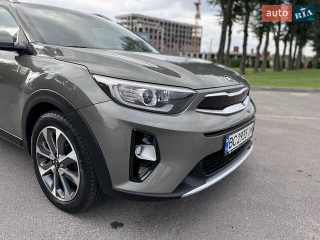 Зеленый Киа Stonic, объемом двигателя 1.37 л и пробегом 117 тыс. км за 12750 $, фото 2 на Automoto.ua