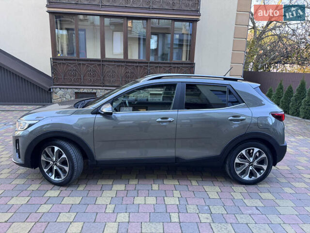 Зеленый Киа Stonic, объемом двигателя 1.37 л и пробегом 117 тыс. км за 11950 $, фото 2 на Automoto.ua