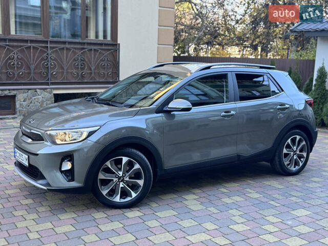Зеленый Киа Stonic, объемом двигателя 1.37 л и пробегом 117 тыс. км за 11950 $, фото 1 на Automoto.ua
