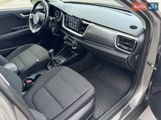 Зеленый Киа Stonic, объемом двигателя 1.37 л и пробегом 117 тыс. км за 12750 $, фото 58 на Automoto.ua