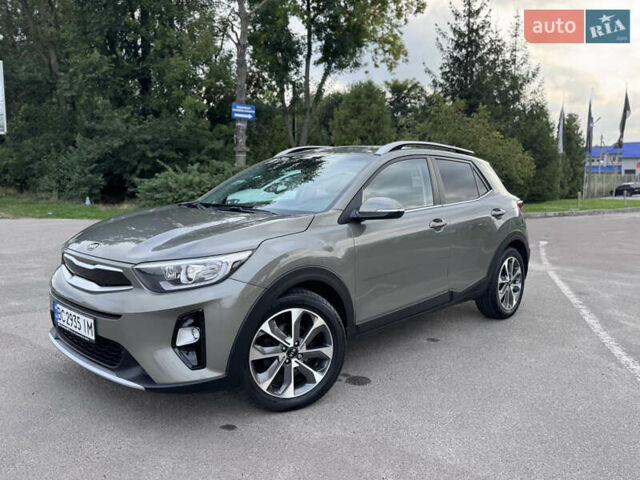Зеленый Киа Stonic, объемом двигателя 1.37 л и пробегом 117 тыс. км за 12750 $, фото 18 на Automoto.ua