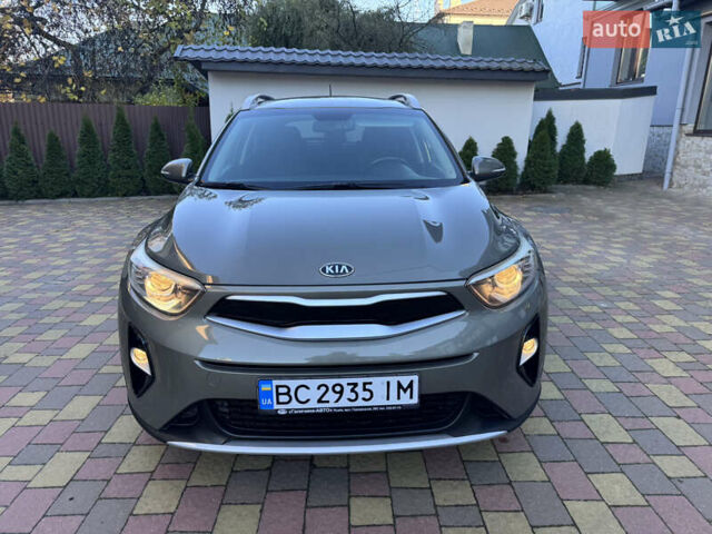 Зеленый Киа Stonic, объемом двигателя 1.37 л и пробегом 117 тыс. км за 11950 $, фото 13 на Automoto.ua