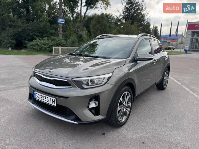 Зеленый Киа Stonic, объемом двигателя 1.37 л и пробегом 117 тыс. км за 12750 $, фото 3 на Automoto.ua