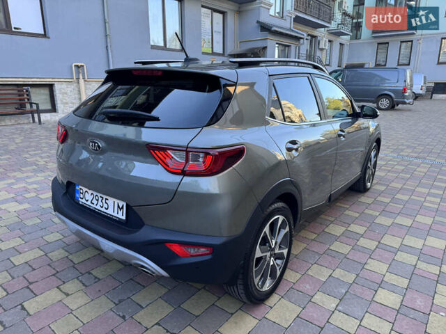 Зеленый Киа Stonic, объемом двигателя 1.37 л и пробегом 117 тыс. км за 11950 $, фото 8 на Automoto.ua
