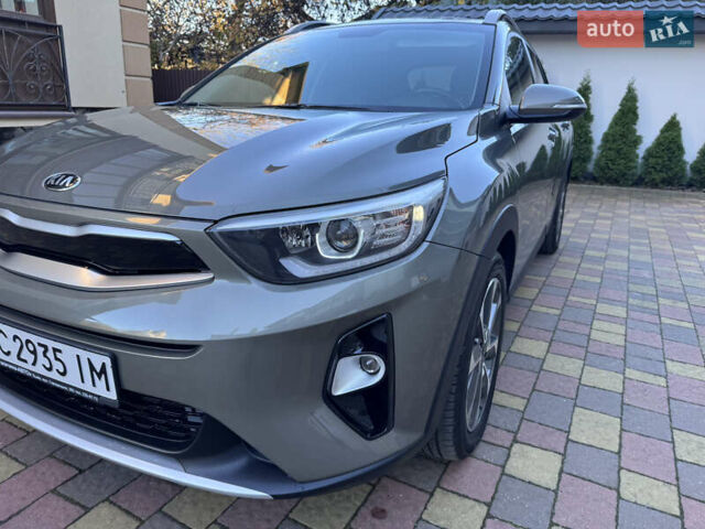 Зеленый Киа Stonic, объемом двигателя 1.37 л и пробегом 117 тыс. км за 11950 $, фото 19 на Automoto.ua