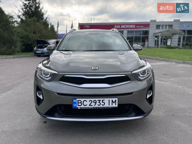 Зеленый Киа Stonic, объемом двигателя 1.37 л и пробегом 117 тыс. км за 12750 $, фото 1 на Automoto.ua
