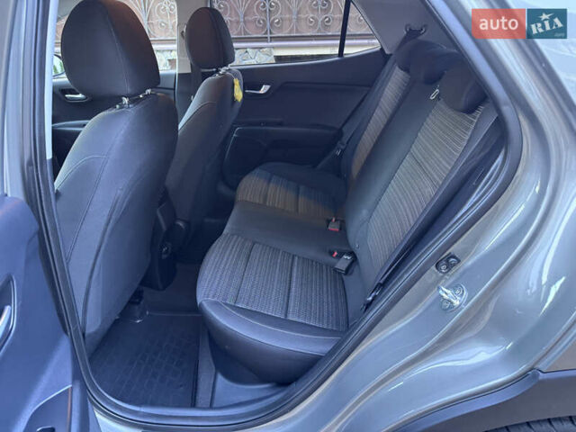 Зеленый Киа Stonic, объемом двигателя 1.37 л и пробегом 117 тыс. км за 11950 $, фото 22 на Automoto.ua