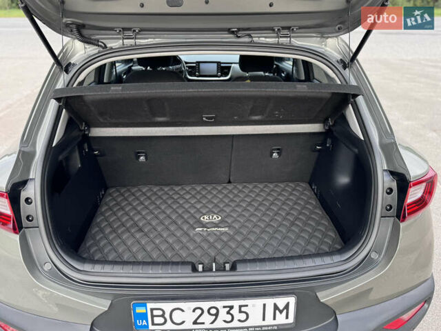 Зеленый Киа Stonic, объемом двигателя 1.37 л и пробегом 117 тыс. км за 12750 $, фото 29 на Automoto.ua