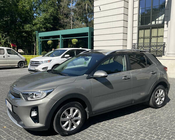 Зелений Кіа Stonic, об'ємом двигуна 1.37 л та пробігом 44 тис. км за 18700 $, фото 2 на Automoto.ua