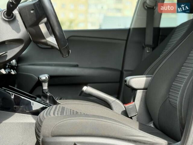 Зеленый Киа Stonic, объемом двигателя 1.4 л и пробегом 86 тыс. км за 16800 $, фото 21 на Automoto.ua