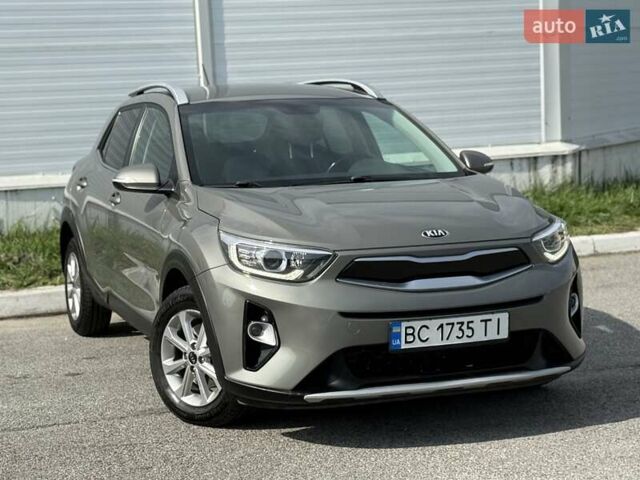Зеленый Киа Stonic, объемом двигателя 1.4 л и пробегом 86 тыс. км за 16800 $, фото 55 на Automoto.ua