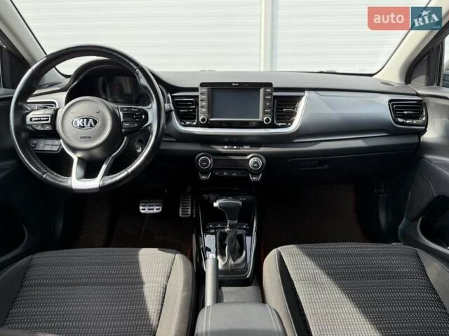 Зеленый Киа Stonic, объемом двигателя 1.4 л и пробегом 86 тыс. км за 16800 $, фото 12 на Automoto.ua