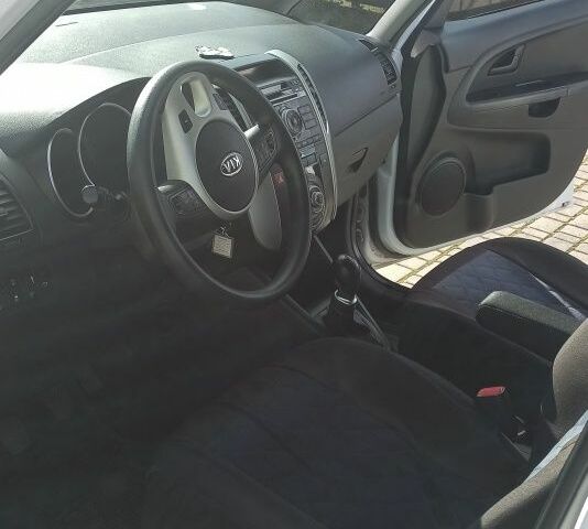 Білий Кіа Венга, об'ємом двигуна 1.4 л та пробігом 249 тис. км за 5000 $, фото 6 на Automoto.ua