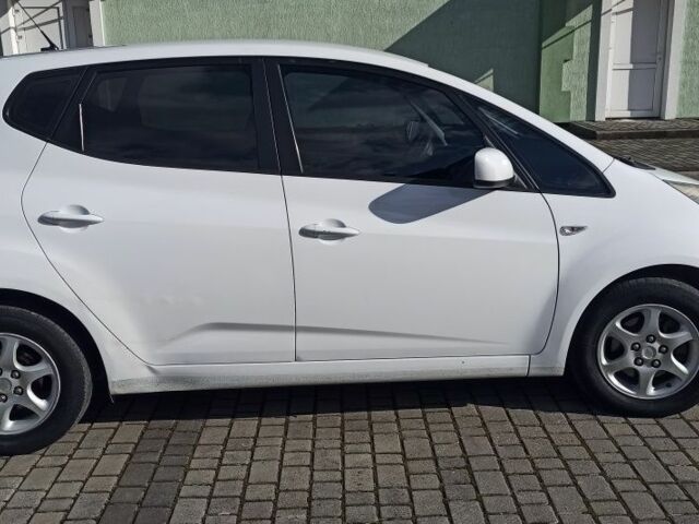 Білий Кіа Венга, об'ємом двигуна 1.4 л та пробігом 249 тис. км за 5000 $, фото 2 на Automoto.ua