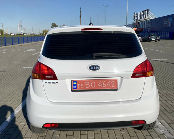 Белый Киа Венга, объемом двигателя 1.4 л и пробегом 217 тыс. км за 5700 $, фото 8 на Automoto.ua