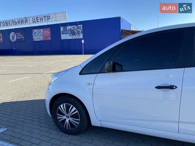 Белый Киа Венга, объемом двигателя 1.4 л и пробегом 217 тыс. км за 5700 $, фото 3 на Automoto.ua