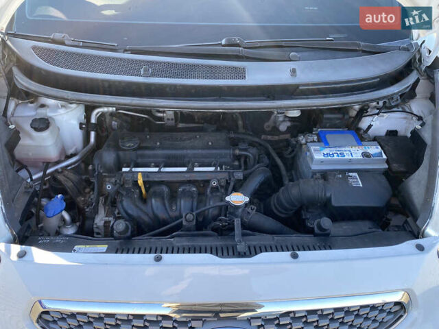Белый Киа Венга, объемом двигателя 1.4 л и пробегом 217 тыс. км за 5700 $, фото 26 на Automoto.ua