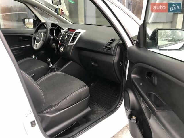 Білий Кіа Венга, об'ємом двигуна 1.4 л та пробігом 175 тис. км за 6300 $, фото 32 на Automoto.ua