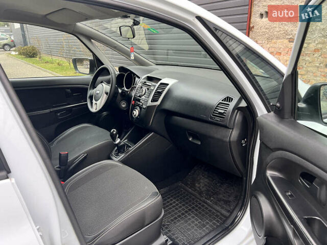 Білий Кіа Венга, об'ємом двигуна 1.4 л та пробігом 176 тис. км за 5400 $, фото 29 на Automoto.ua