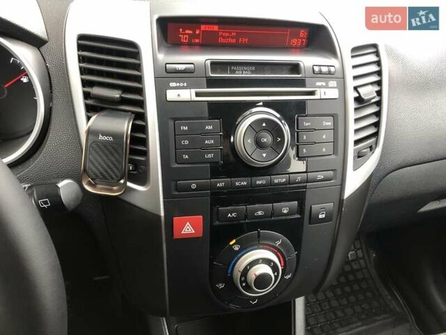 Білий Кіа Венга, об'ємом двигуна 1.4 л та пробігом 175 тис. км за 6300 $, фото 43 на Automoto.ua