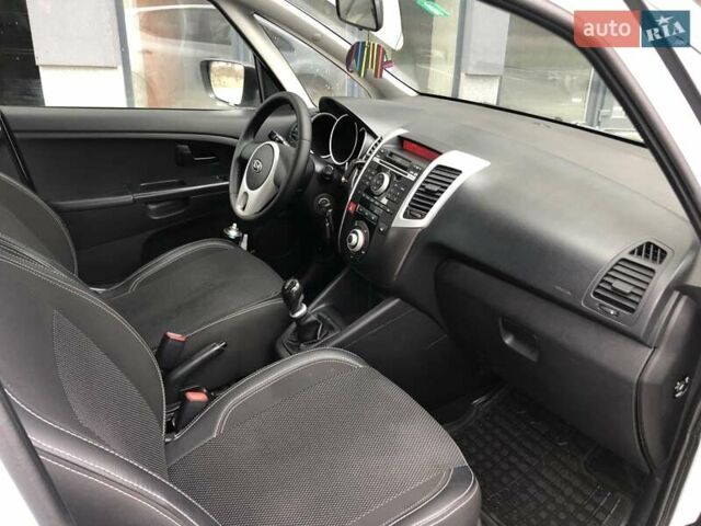 Білий Кіа Венга, об'ємом двигуна 1.4 л та пробігом 175 тис. км за 6300 $, фото 33 на Automoto.ua