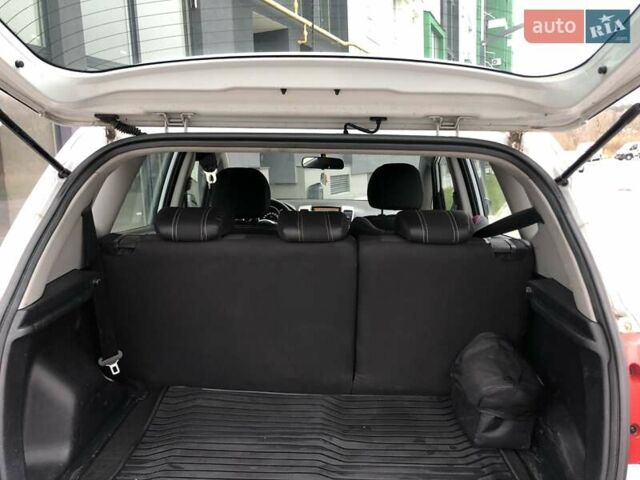 Білий Кіа Венга, об'ємом двигуна 1.4 л та пробігом 175 тис. км за 6300 $, фото 29 на Automoto.ua