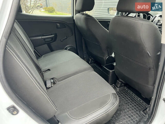Білий Кіа Венга, об'ємом двигуна 1.4 л та пробігом 176 тис. км за 5400 $, фото 37 на Automoto.ua