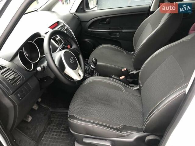 Білий Кіа Венга, об'ємом двигуна 1.4 л та пробігом 175 тис. км за 6300 $, фото 24 на Automoto.ua
