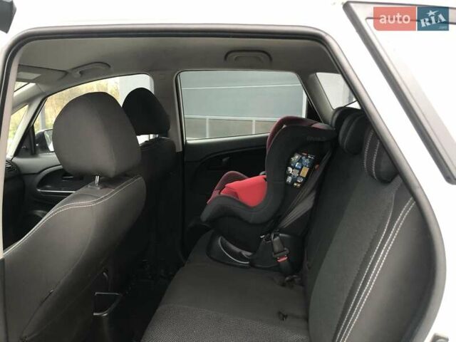 Білий Кіа Венга, об'ємом двигуна 1.4 л та пробігом 175 тис. км за 6300 $, фото 26 на Automoto.ua