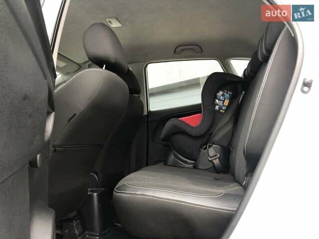 Білий Кіа Венга, об'ємом двигуна 1.4 л та пробігом 175 тис. км за 6300 $, фото 27 на Automoto.ua