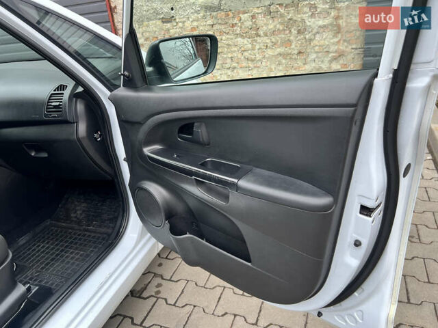 Білий Кіа Венга, об'ємом двигуна 1.4 л та пробігом 176 тис. км за 5400 $, фото 33 на Automoto.ua