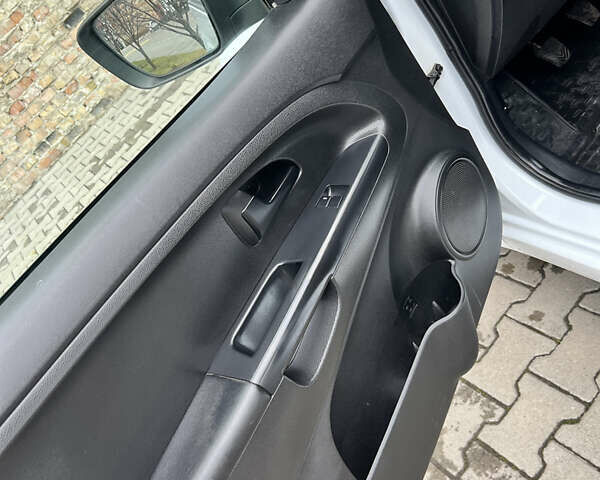 Білий Кіа Венга, об'ємом двигуна 1.4 л та пробігом 176 тис. км за 5400 $, фото 42 на Automoto.ua