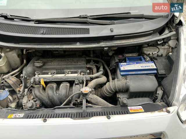 Білий Кіа Венга, об'ємом двигуна 1.4 л та пробігом 176 тис. км за 5400 $, фото 55 на Automoto.ua