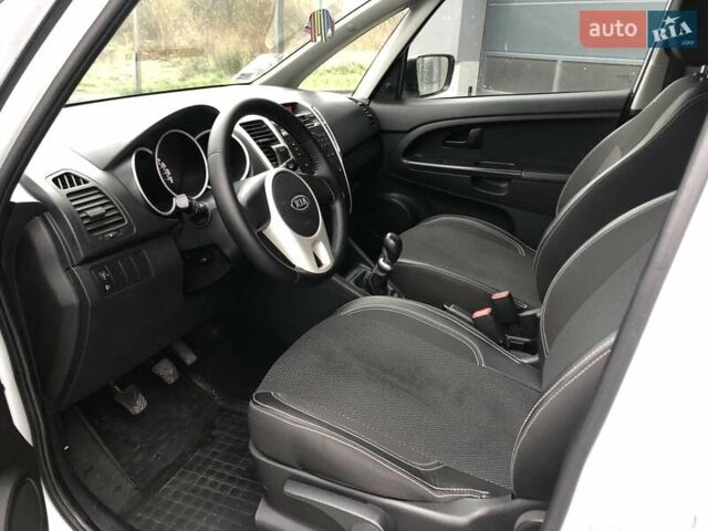 Білий Кіа Венга, об'ємом двигуна 1.4 л та пробігом 175 тис. км за 6300 $, фото 23 на Automoto.ua