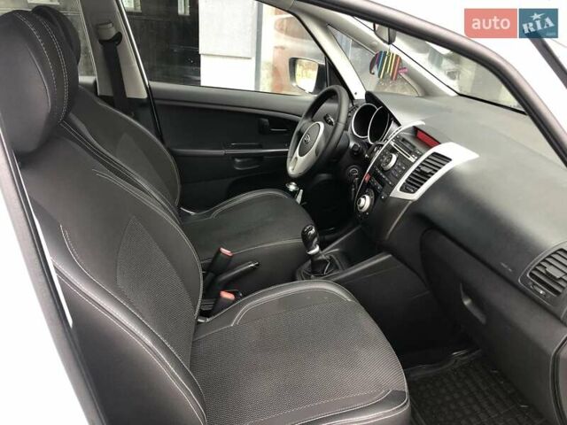 Білий Кіа Венга, об'ємом двигуна 1.4 л та пробігом 175 тис. км за 6300 $, фото 34 на Automoto.ua