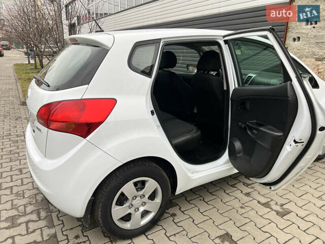 Білий Кіа Венга, об'ємом двигуна 1.4 л та пробігом 176 тис. км за 5400 $, фото 38 на Automoto.ua