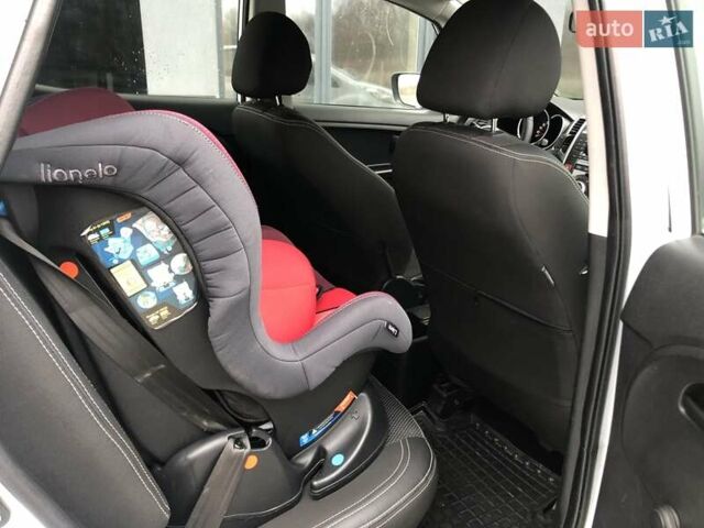 Білий Кіа Венга, об'ємом двигуна 1.4 л та пробігом 175 тис. км за 6300 $, фото 31 на Automoto.ua